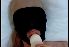 Viadinho bebendo leite da camisinha. Gay eating cum condom milk