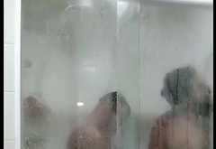 Trepando no chuveiro